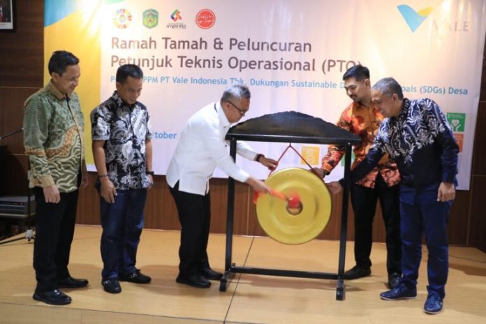bupati lutim pukul gong